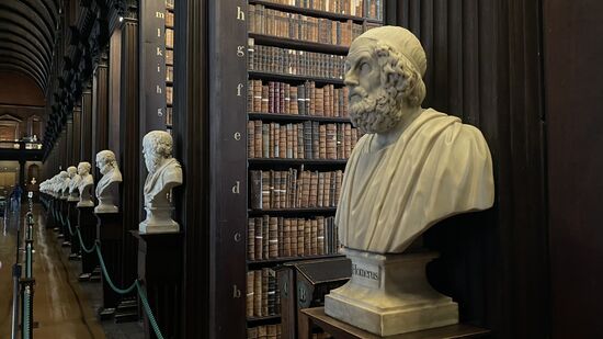 …ist die größte Universitätsbibliothek Irlands und wurde 1592 gegründet….