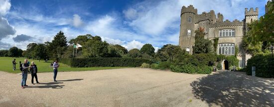 und hat eine 1,1 qkm große Parkfläche