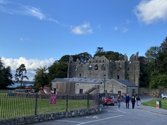 Hier sind wir enttäuscht, denn die Ruine wird kommerziell genutzt