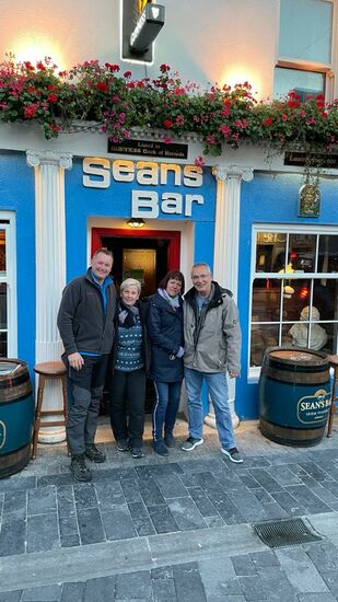 Das ist es- natürlich gut besucht, obwohl es erst 18.30 Uhr ist