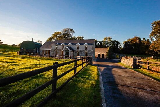 Diese nette Unterkunft wird von einem älteren Ehepaar unterhalten und verfügt nur über 3 oder 4 Zimmer