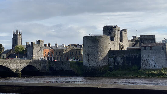 Wir machen einen kleinen Rundgang durch die Stadt und verlassen Limerick gegen 11:30 Uhr