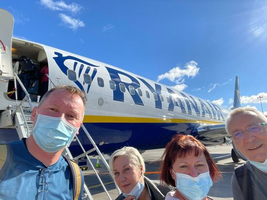 Das übliche Prozedre: Tanken- Auto abgeben und ab zum Flieger