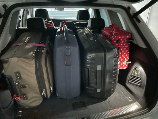 4 große Koffer und 4 Handgepäckstücke machen sich mit uns auf den Weg nach Hamburg