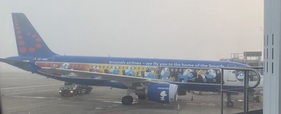 Lustiger Schlumpf-Flieger