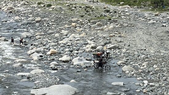 Der „Mubuku-River“ – hier wird Wäsche gewaschen, gebadet und Fahrräder gewaschen