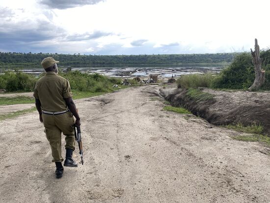 Wir sind nicht sicher ,wogegen uns die Waffe schützen soll- wilde Tiere oder ist da noch was…?