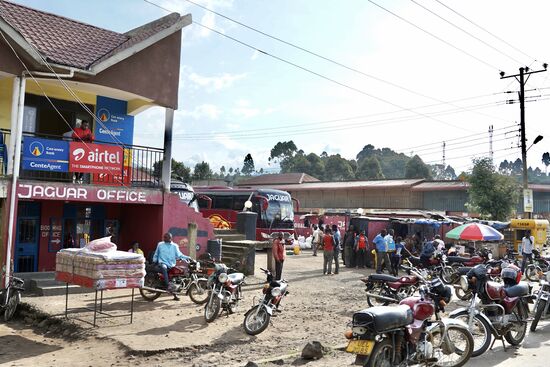 Hier ist gerade Markt und ein unglaubliches Getümmel