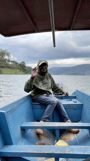 Wir haben einen sehr erfahren Guide. Er ist hier geboren, lebt mit seiner Familie hier und weiss viel zu erzählen.