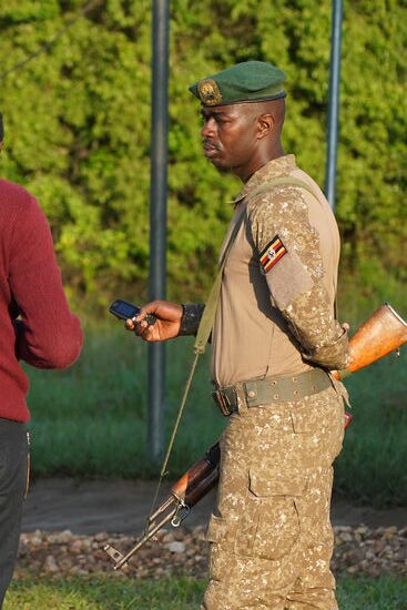 Er paßt hier auf….worauf? Sind nicht sicher…