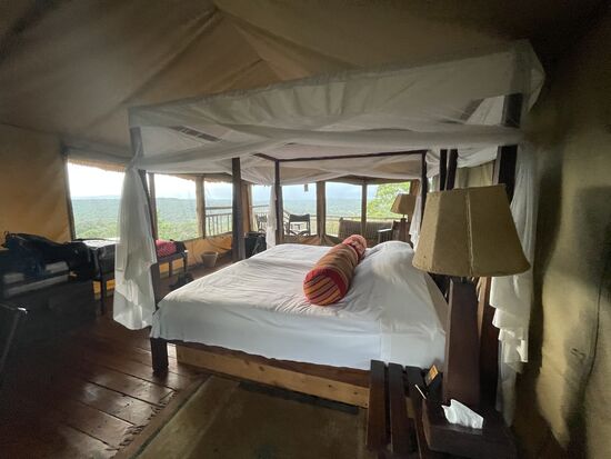 Die mit Abstand schönste Lodge. Inhaber ist Ralph und seine Frau Suni:
https://mihingo-lodge.com/