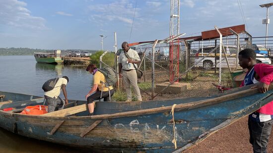 Fix aufs Boot gekrabbelt…