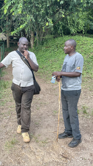Arthur und unser Guide Robert, der uns bei der Tour zu den Wasserfällen führt