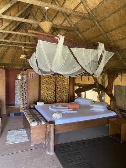 Gegen Mittag sind wir in der „Lake Albert Lodge“ angekommen