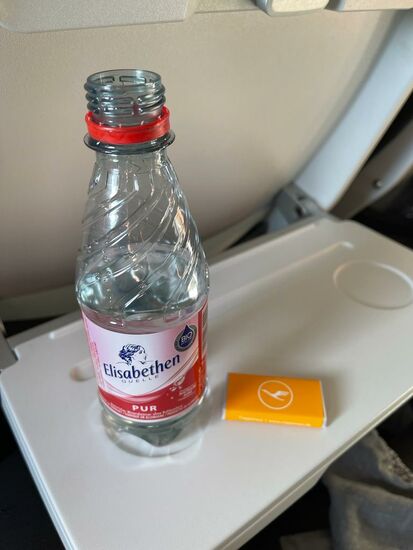 Ein kleiner Gruß von Lufthansa auf dem Flug Berlin- Frankfurt