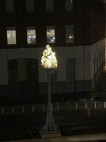 Hier ein Blick in Büroräume, wo allem Anschein nach fleißig gearbeitet wird