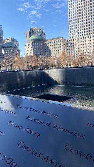 Das Denkmal an das Unglück vom 11.09.2001
Der Bau der Gedenkstätte des Architekten Michael Arad  begann 2006 und endete 2014.