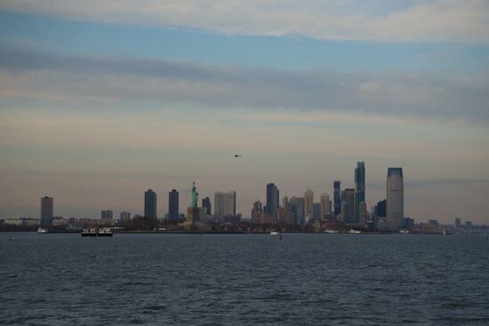 Die Fähre fährt kostenlos rund um die Uhr über den Hudson River zum anderen Ufer