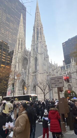 Direkt gegenüber dem Rockefeller-Center