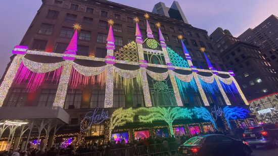 Das Lichterspektakel dauert circa 15 Minuten—