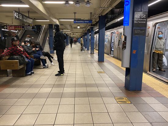 Da es heute keine Fotos von Attraktionen gibt, setze ich mal ein paar vom Heimweg rein—hier die New Yorker U-Bahn