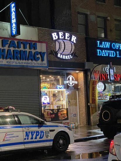 Zurück in Brooklyn entdecken wir eine kleine Brauerei—die müssen wir morgen mal Jens zeigen—die beiden haben einen Bus früher genommen und sind schon im Hotel