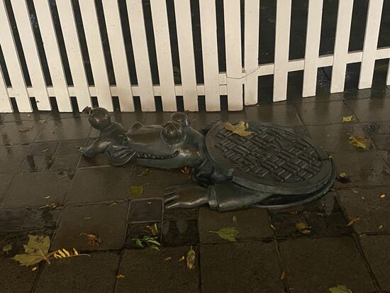 Diese Kunstmodelle haben wir auch schon in einer U-Bahn gesehen