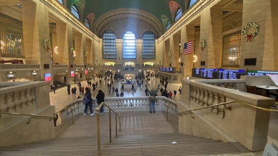 Mit der Metro fahren wir zurück zum wohl schönsten Bahnhof von New York—der „Grand Central Terminal“