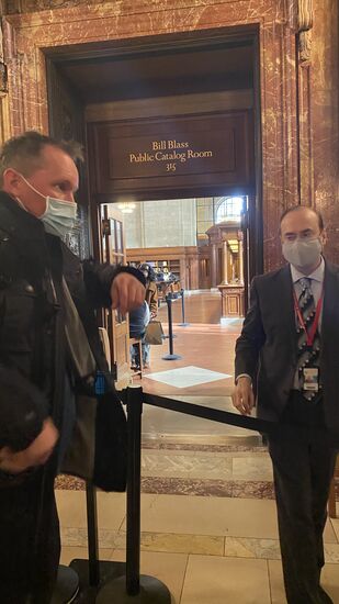 In die Lesesäle kommen wir leider nicht hinein-