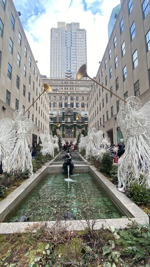 Da müssen wir noch einiges an Zeit überbrücken—man läßt uns auch nicht vorher hinauf