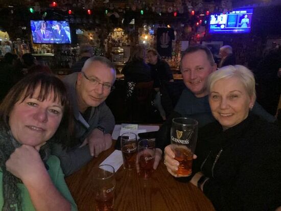 Hier werden wir von Silvi anläßlich ihres Geburtstags zum Essen und Bierchen eingeladen.