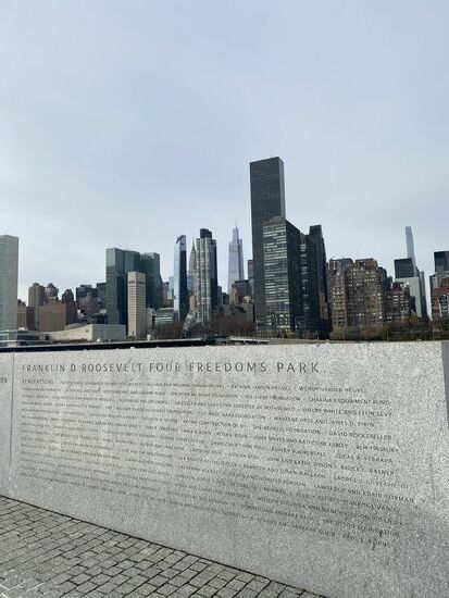 Blick von der Insel auf Manhattan