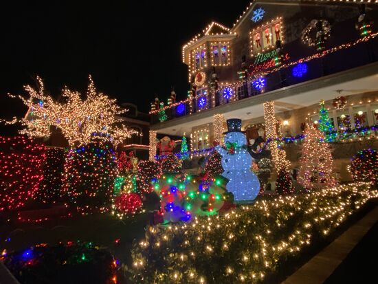 Hier sammeln sich auch die Menschenmengen und es fährt auch viel Polizei Streife