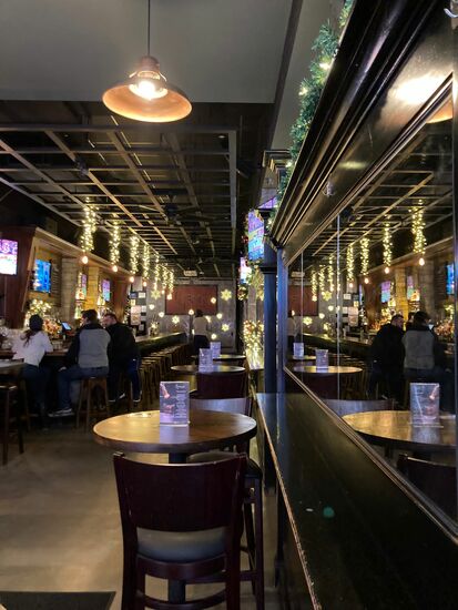 Zumindest die Location ist klasse. Und es gibt Toiletten - das ist in NY sehr schwierig - da kann man nicht mal schnell in die Büsche. 