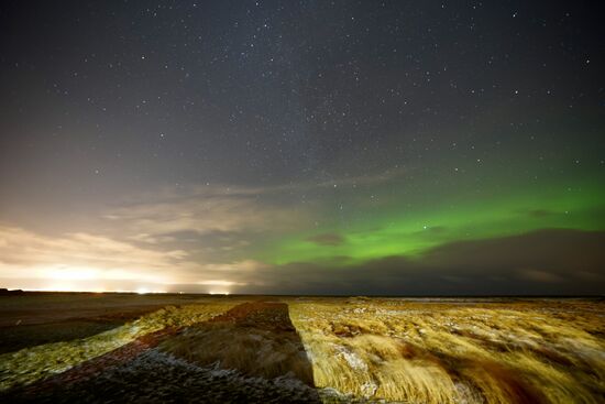 Eigentlich ist die Aurora Borealis das ganze Jahr über aktiv, doch man kann sie nur in der Dunkelheit und bei klarem Himmel wahrnehmen.