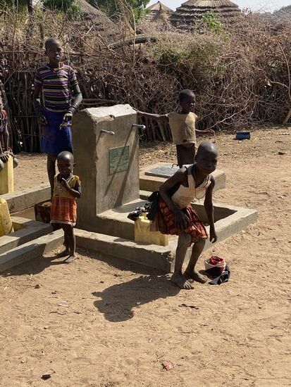 Das Dorf hat einen Brunnen für Trinkwasser. Für die Tiere reicht es nicht.