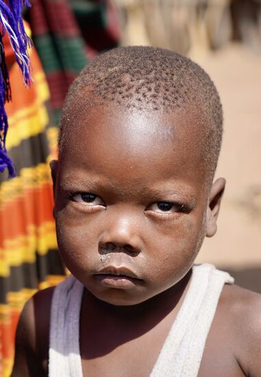 Der Kleine schaut traurig