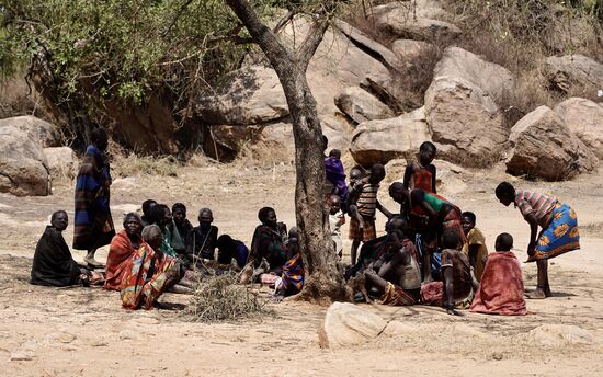 Wir klettern wieder runter und sehen neben dem Platz der Männer den Platz der Frauen.