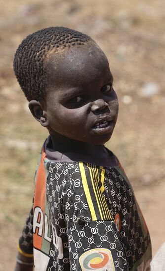 Er schaut uns nach und bleibt zurück