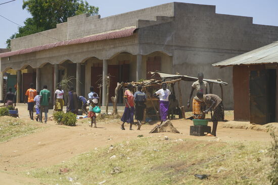 Hier ist nach langer Zeit mal wieder ein Dorf zu sehen