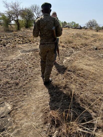 Unter Aufsicht gehts wieder zurück, man passt schon gut auf, dass wir nicht vom Weg abkommen
