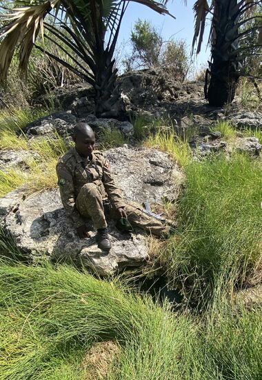 Wir fahren von der Grenze ca. 300 Meter weg und nun zeigt uns James noch die „Hot springs“- nicht gerade spektakulär...