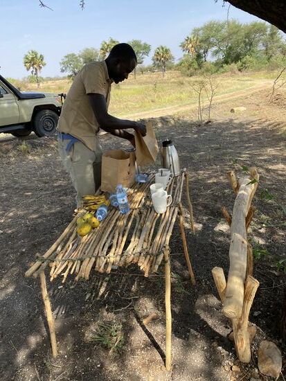 Das Hotel hat uns Bananenbrot, Obst und natürlich Kaffee eingepackt