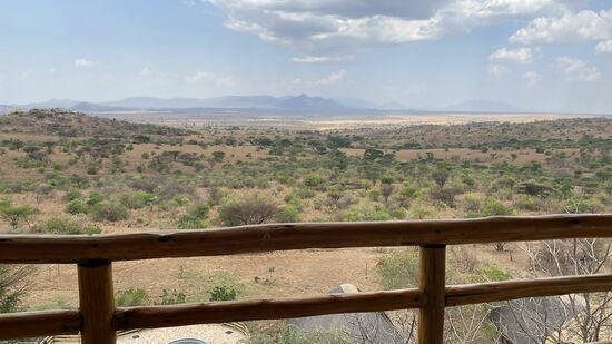Mit weitem Blick auf die Berge von Kenia