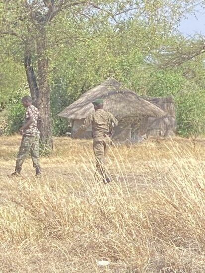 James informiert sich, ob wir zur Grenze dürfen