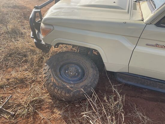 Ein großes Malheur—das ist keine einfache Reifenpanne—da ist was abgebrochen