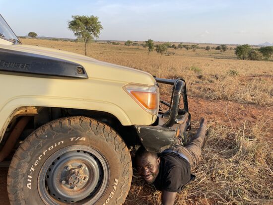 Es sieht böse aus, aber Denis behält weiter seine gute Laune