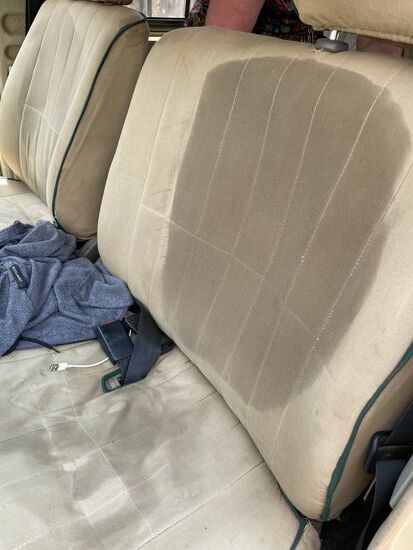 Und so sah später der Sitz von Denis und Thomas aus. Mich wunderte schon, dass die Beiden garnicht mal die Buschtoilette nutzen mussten, sie haben alles ausgeschwitzt.