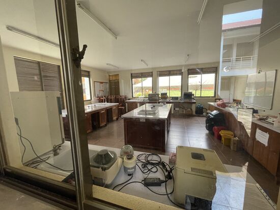 Rukundo studiert Medizinische Labortechnik - dies ist sein praktischer Arbeitsplatz