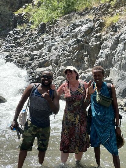 Links Sunnyboy und rechts Massai